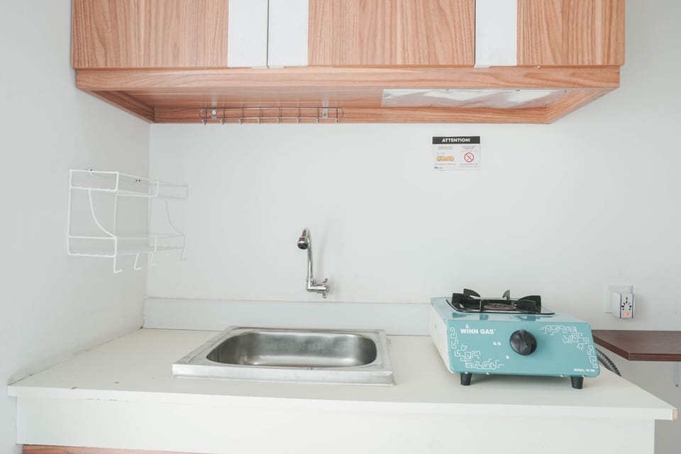 Room | Private kitchen | Fridge, stovetop, cookware/dishes/utensils