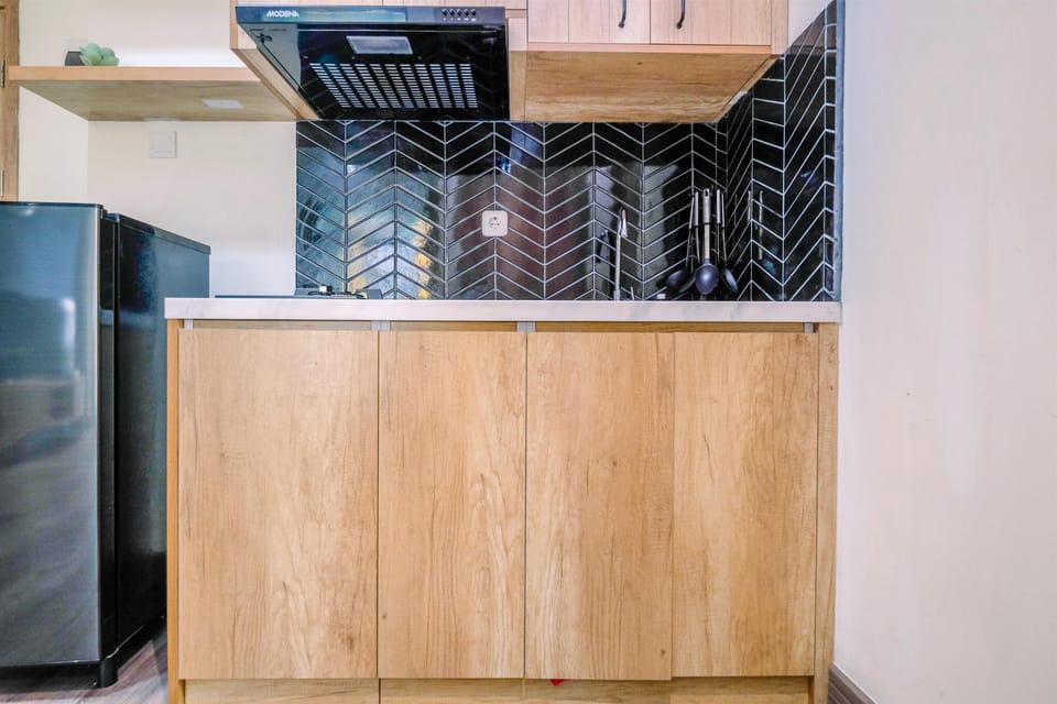 Room | Private kitchen | Fridge, stovetop, cookware/dishes/utensils