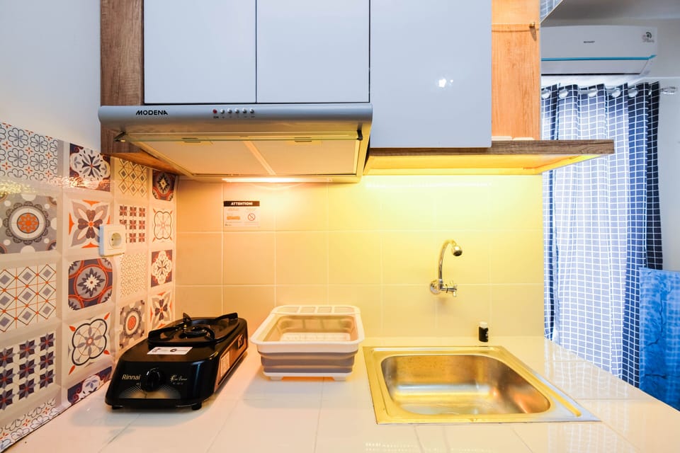 Room | Private kitchen | Fridge, stovetop, cookware/dishes/utensils