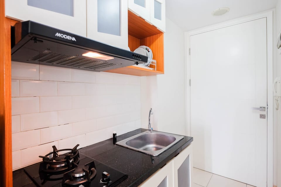 Room | Private kitchen | Fridge, stovetop, cookware/dishes/utensils