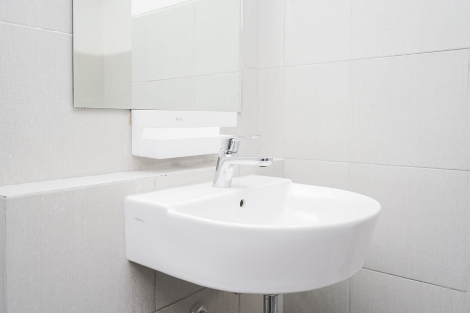 Room | Bathroom | Shower, towels