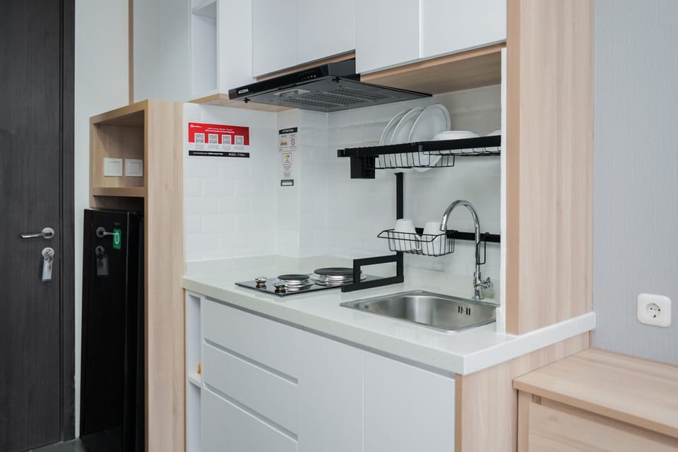 Room | Private kitchen | Fridge, stovetop, cookware/dishes/utensils