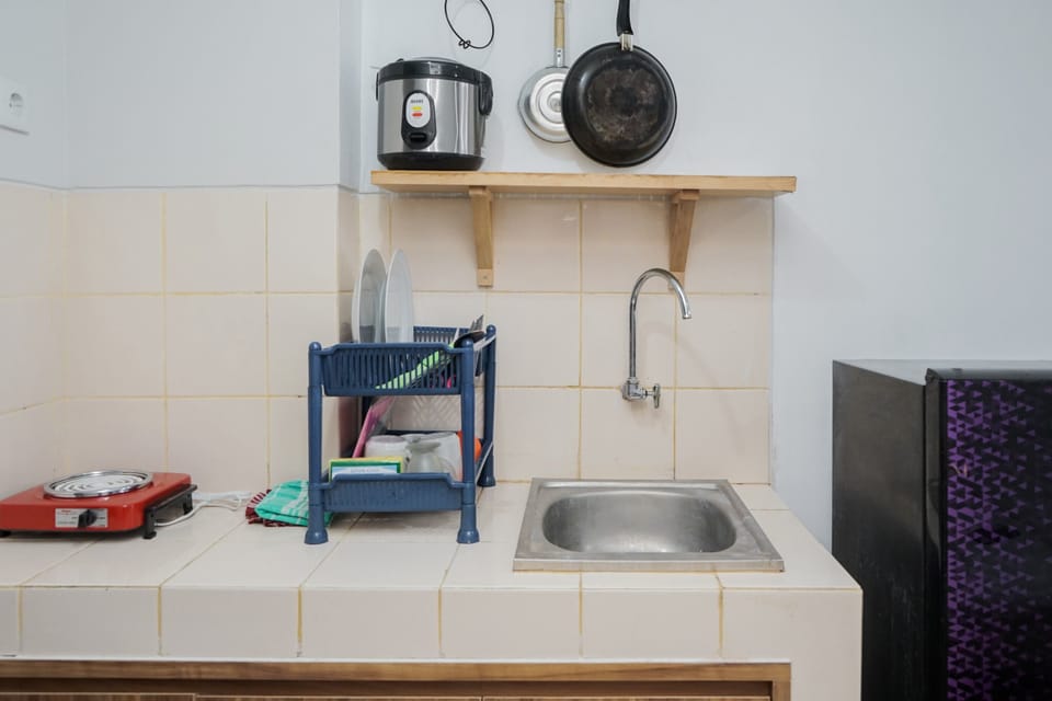 Room | Private kitchen | Fridge, stovetop, cookware/dishes/utensils