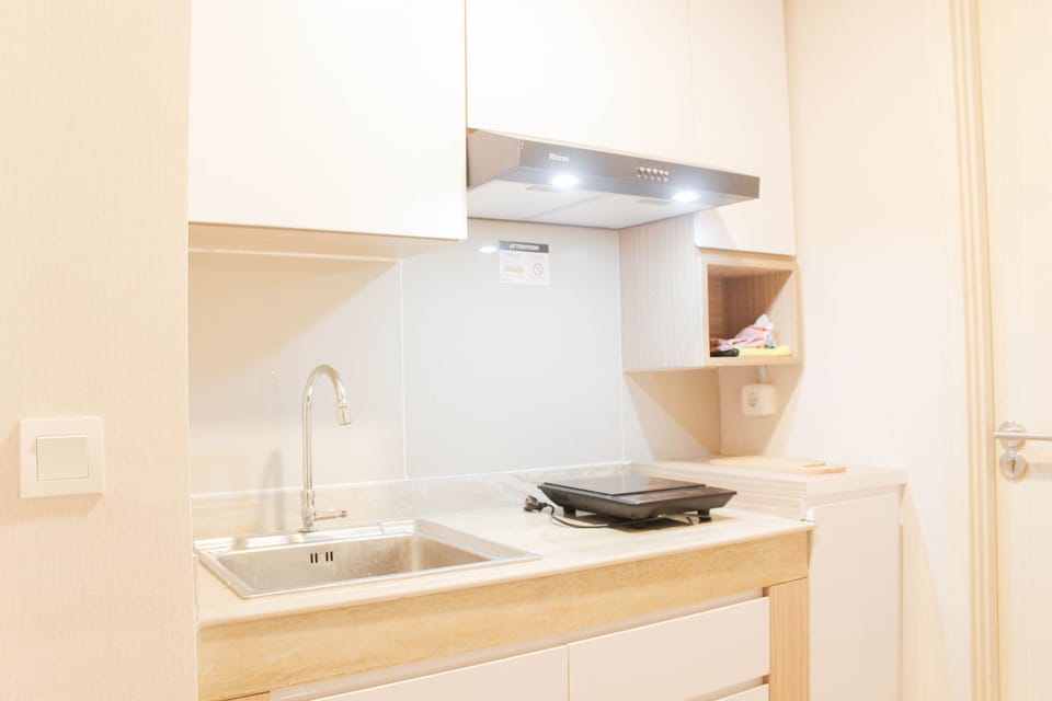 Room | Private kitchen | Fridge, stovetop, cookware/dishes/utensils