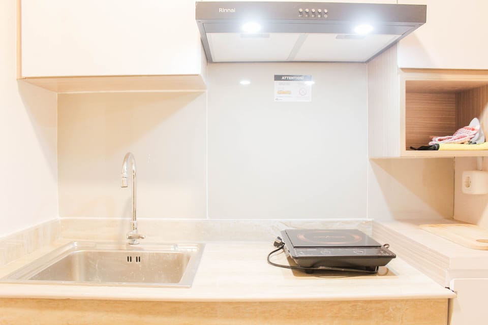 Room | Private kitchen | Fridge, stovetop, cookware/dishes/utensils