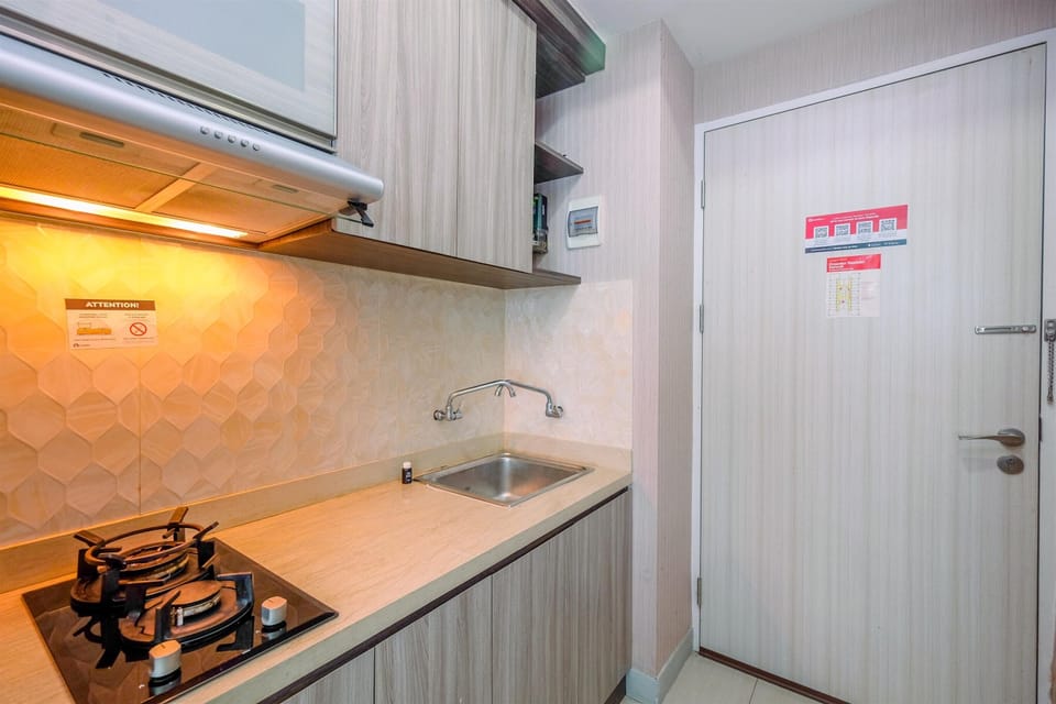 Room | Private kitchen | Fridge, stovetop, electric kettle, cookware/dishes/utensils