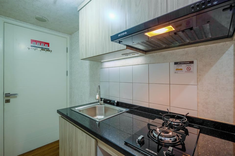 Room | Private kitchen | Fridge, stovetop, cookware/dishes/utensils