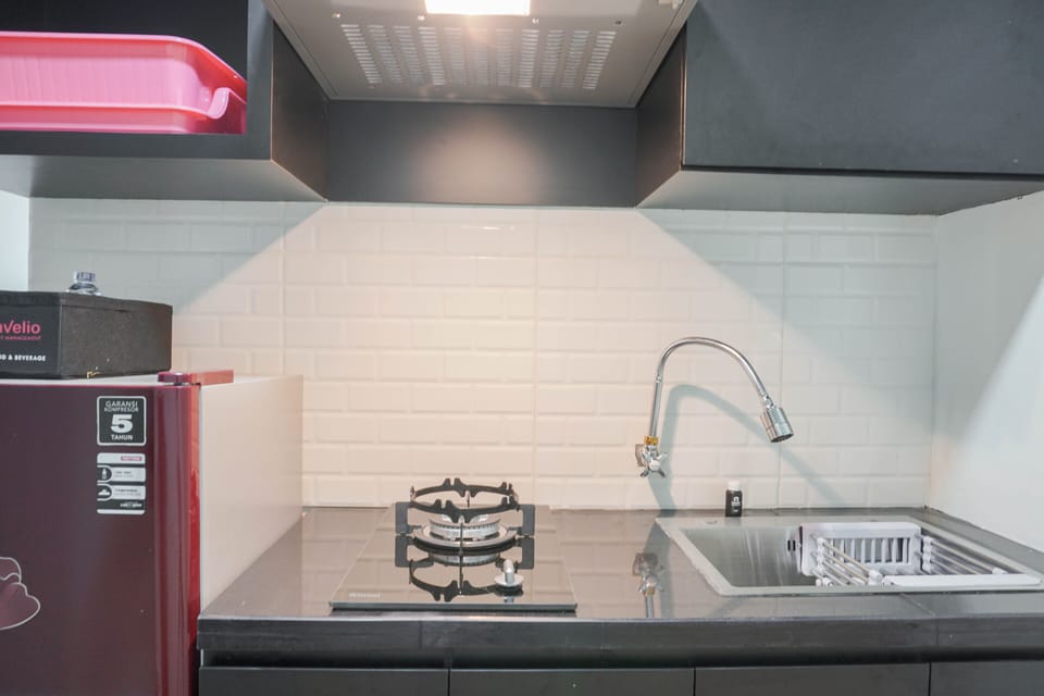 Room | Private kitchen | Fridge, stovetop, cookware/dishes/utensils