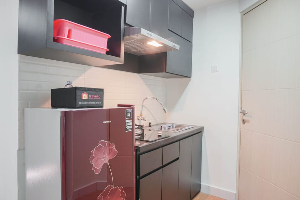 Room | Private kitchen | Fridge, stovetop, cookware/dishes/utensils