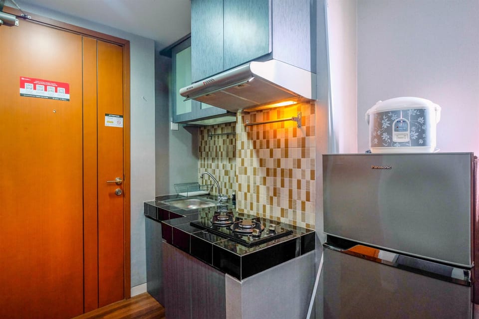Room | Private kitchen | Fridge, stovetop, cookware/dishes/utensils