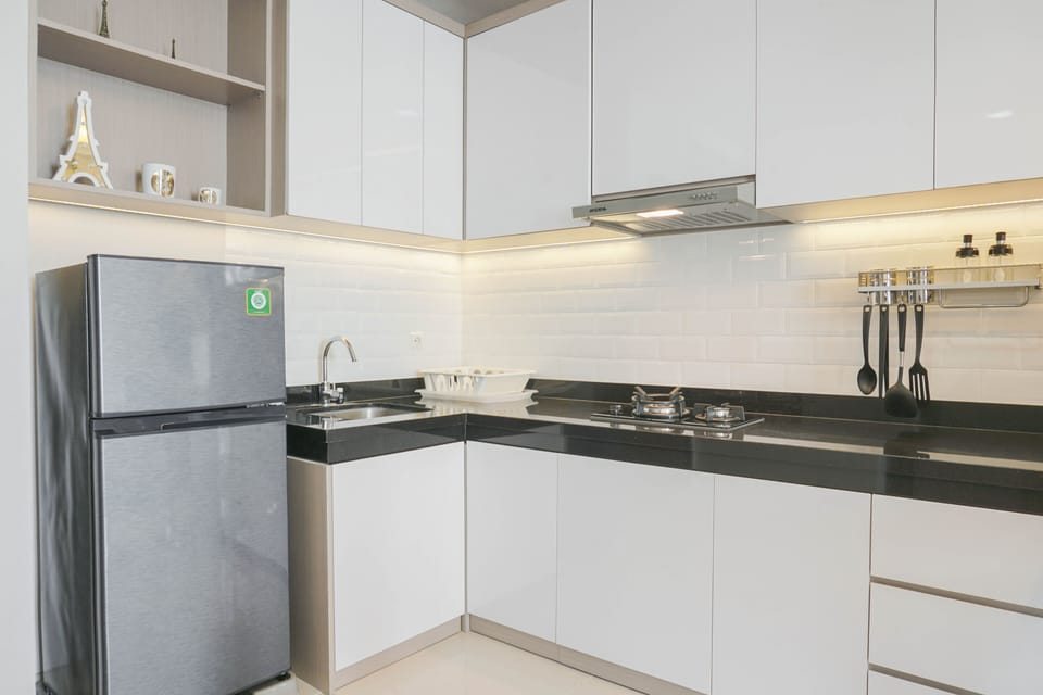 Room | Private kitchen | Fridge, stovetop, cookware/dishes/utensils
