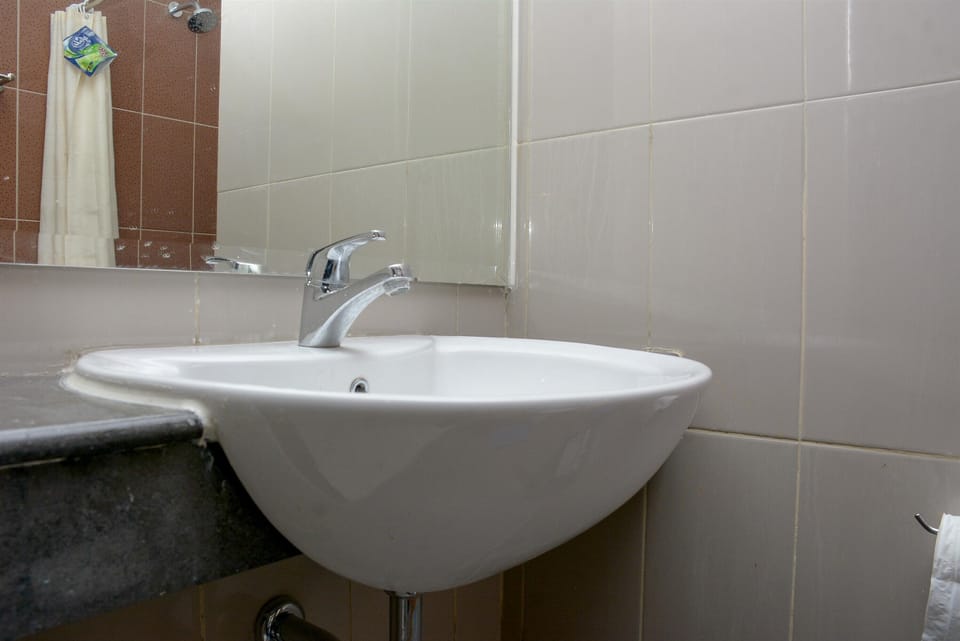 Room | Bathroom | Shower, towels