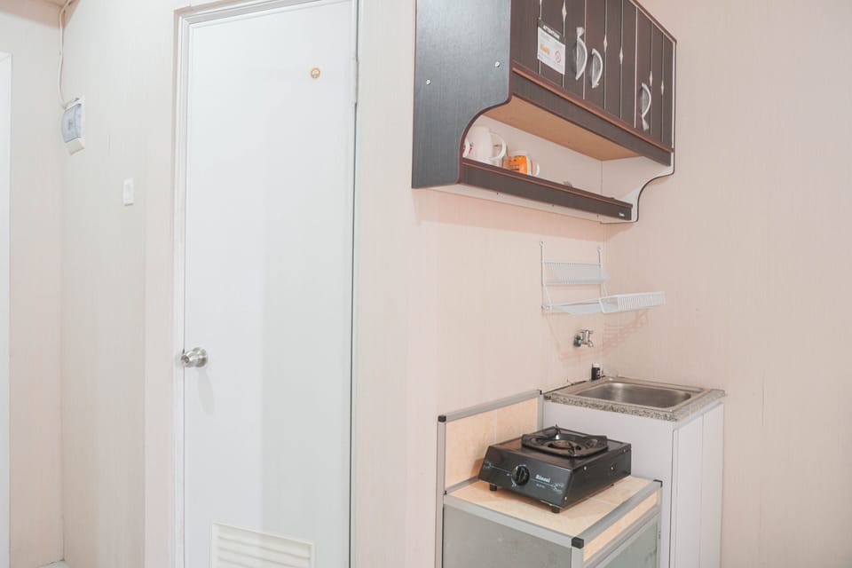 Room | Private kitchen | Fridge, stovetop, cookware/dishes/utensils