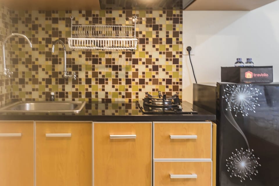 Room | Private kitchen | Fridge, stovetop, electric kettle, cookware/dishes/utensils