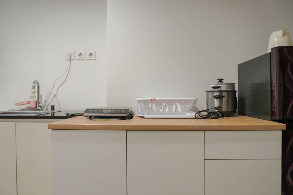 Room | Private kitchen | Fridge, stovetop, cookware/dishes/utensils