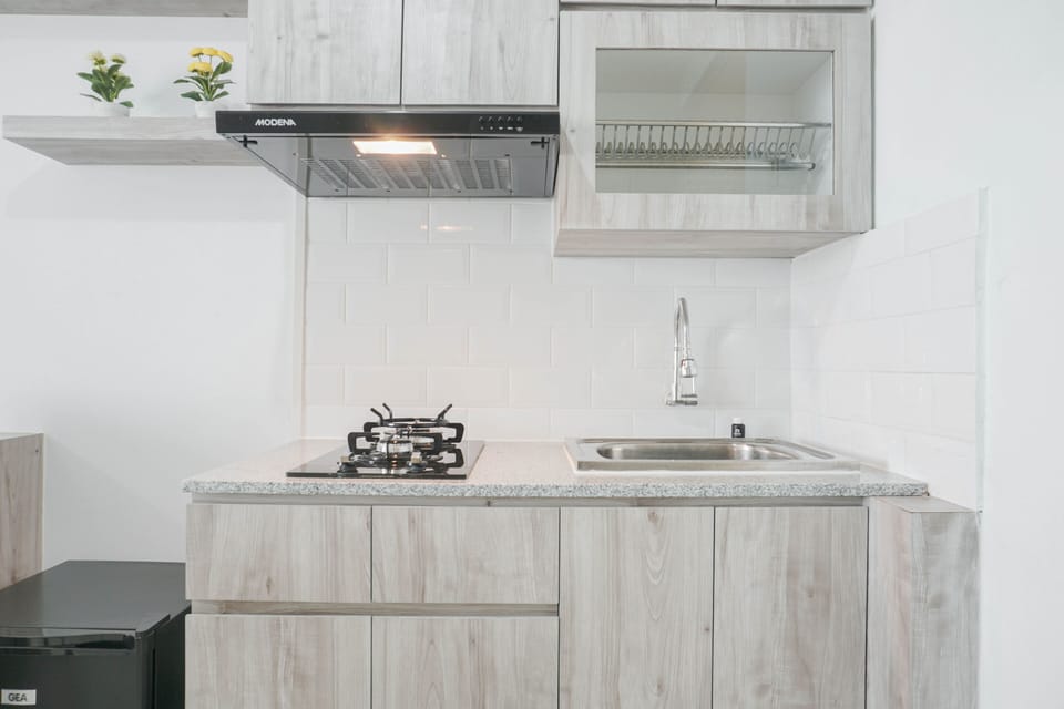 Room | Private kitchen | Fridge, stovetop, cookware/dishes/utensils