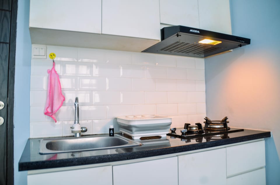 Room | Private kitchen | Fridge, stovetop, cookware/dishes/utensils