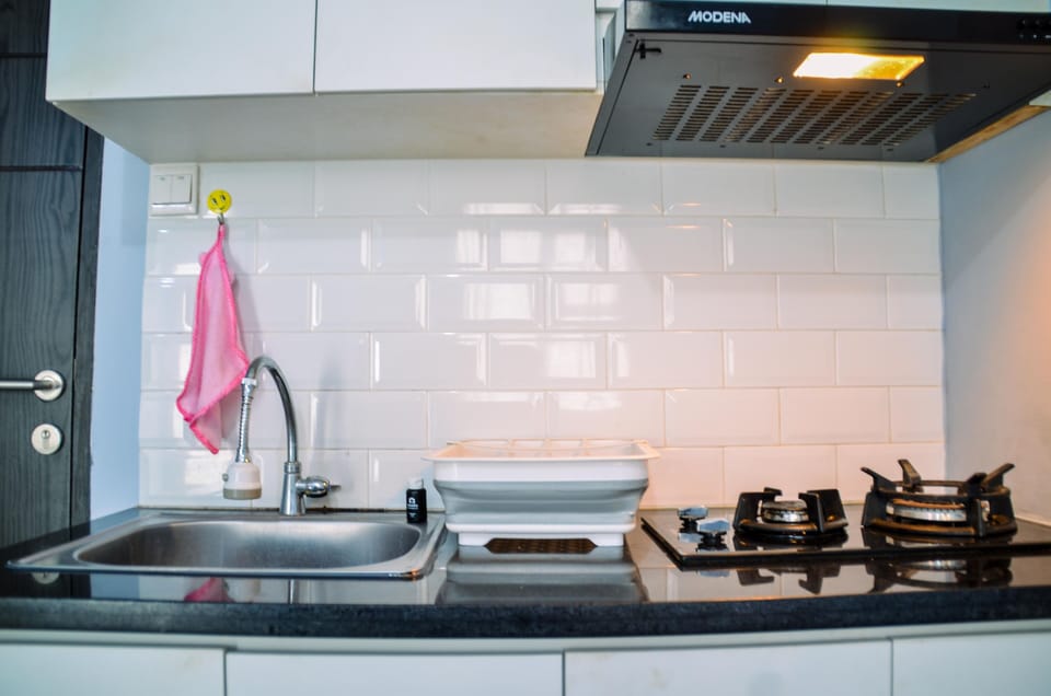 Room | Private kitchen | Fridge, stovetop, cookware/dishes/utensils