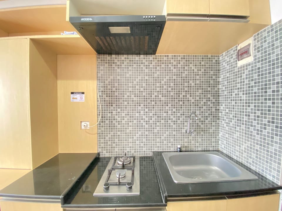 Room | Private kitchen | Fridge, stovetop, cookware/dishes/utensils