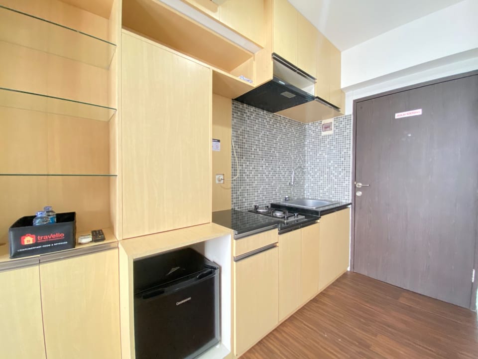 Room | Private kitchen | Fridge, stovetop, cookware/dishes/utensils