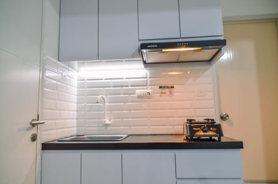 Room | Private kitchen | Fridge, stovetop, cookware/dishes/utensils