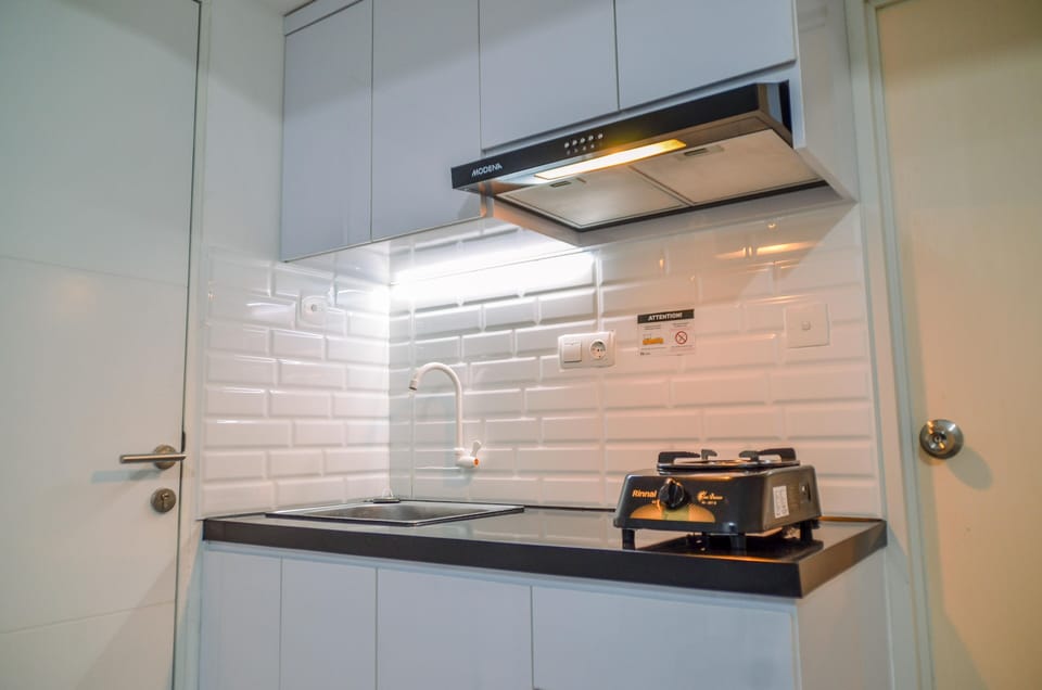 Room | Private kitchen | Fridge, stovetop, cookware/dishes/utensils