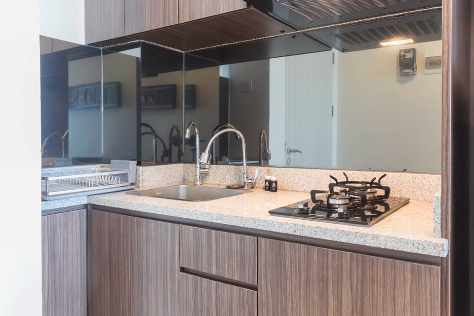 Room | Private kitchen | Fridge, stovetop, cookware/dishes/utensils