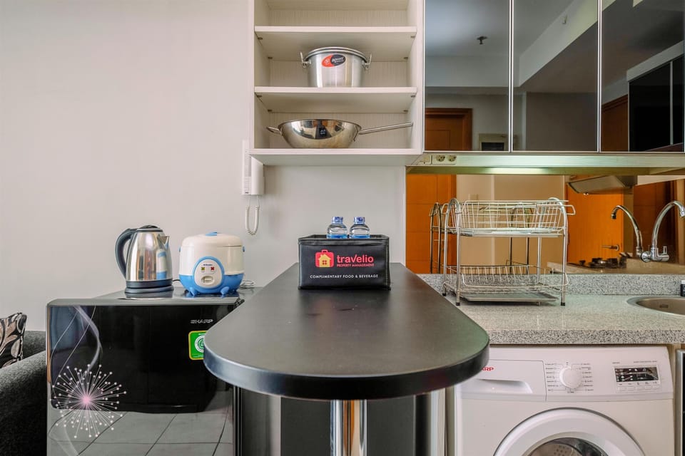 Room | Private kitchen | Fridge, stovetop, electric kettle, cookware/dishes/utensils
