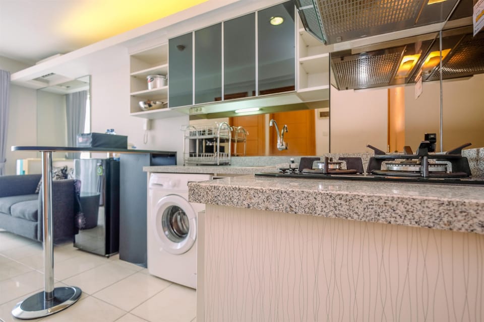 Room | Private kitchen | Fridge, stovetop, electric kettle, cookware/dishes/utensils