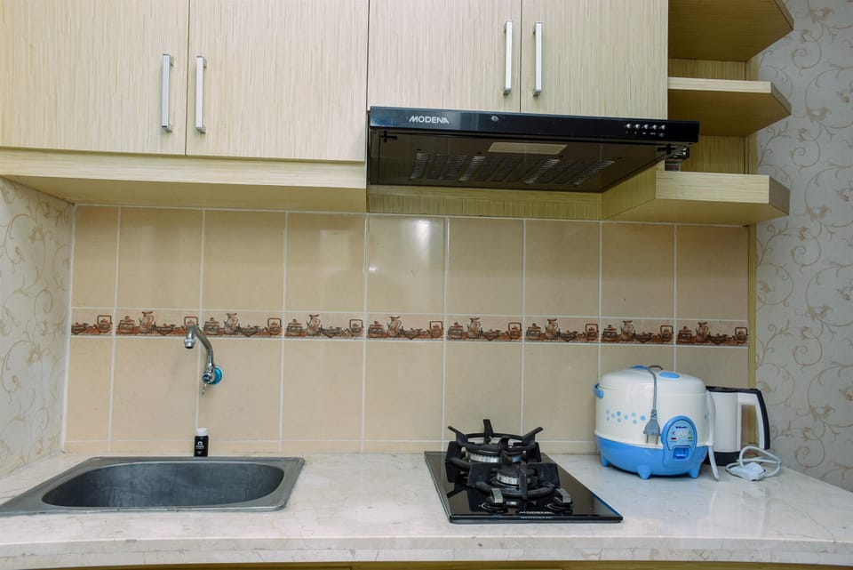 Room | Private kitchen | Fridge, stovetop, cookware/dishes/utensils