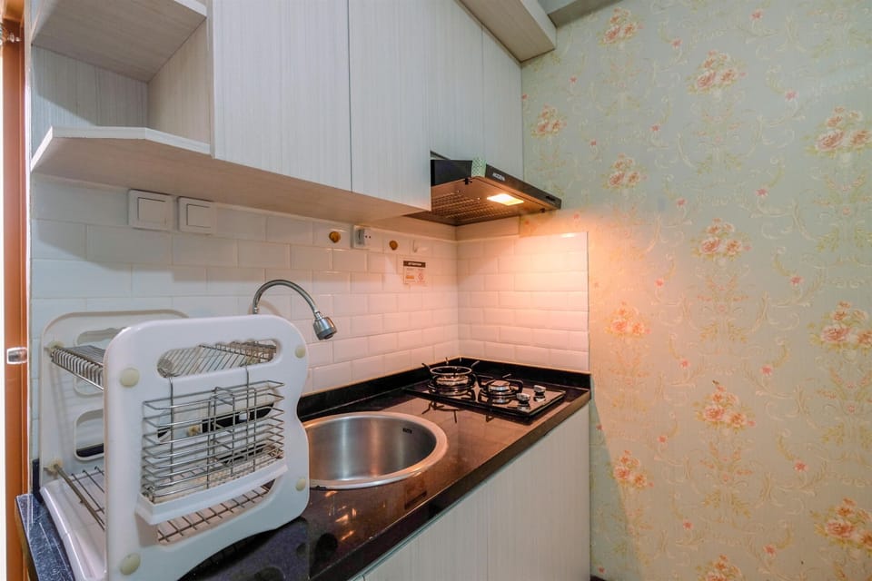 Room | Private kitchen | Fridge, stovetop, cookware/dishes/utensils