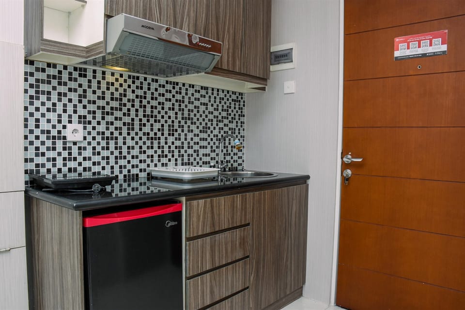 Room | Private kitchen | Fridge, stovetop, cookware/dishes/utensils
