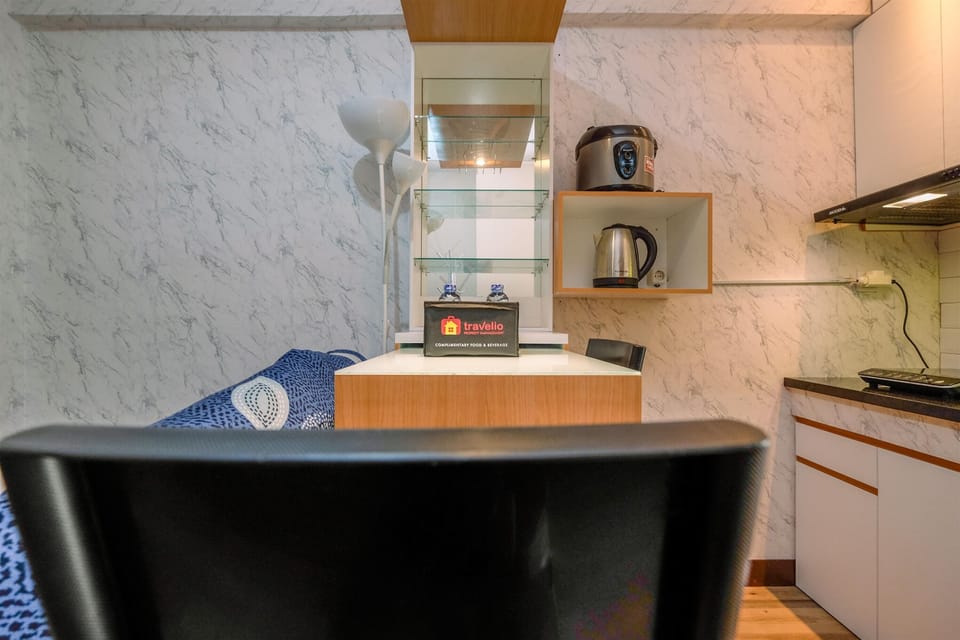 Room | Private kitchen | Fridge, stovetop, cookware/dishes/utensils