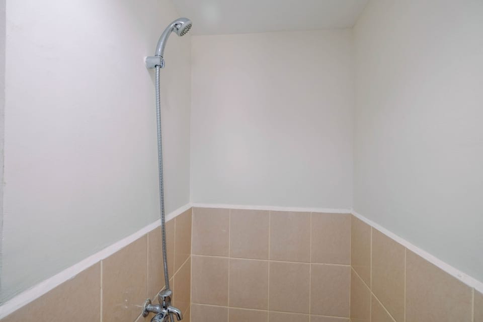 Room | Bathroom | Shower, towels