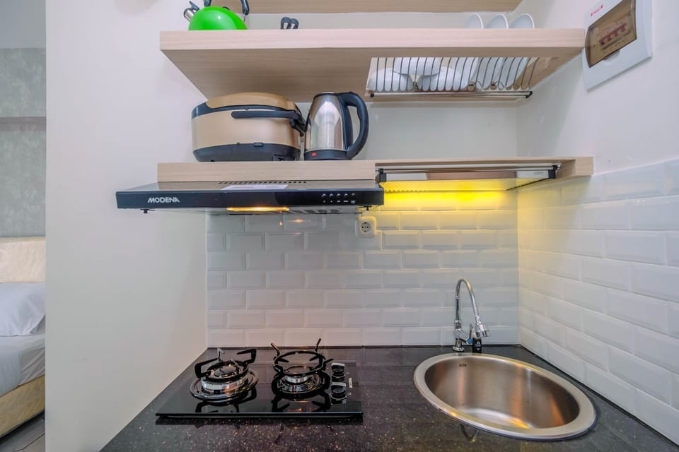 Room | Private kitchen | Fridge, stovetop, cookware/dishes/utensils