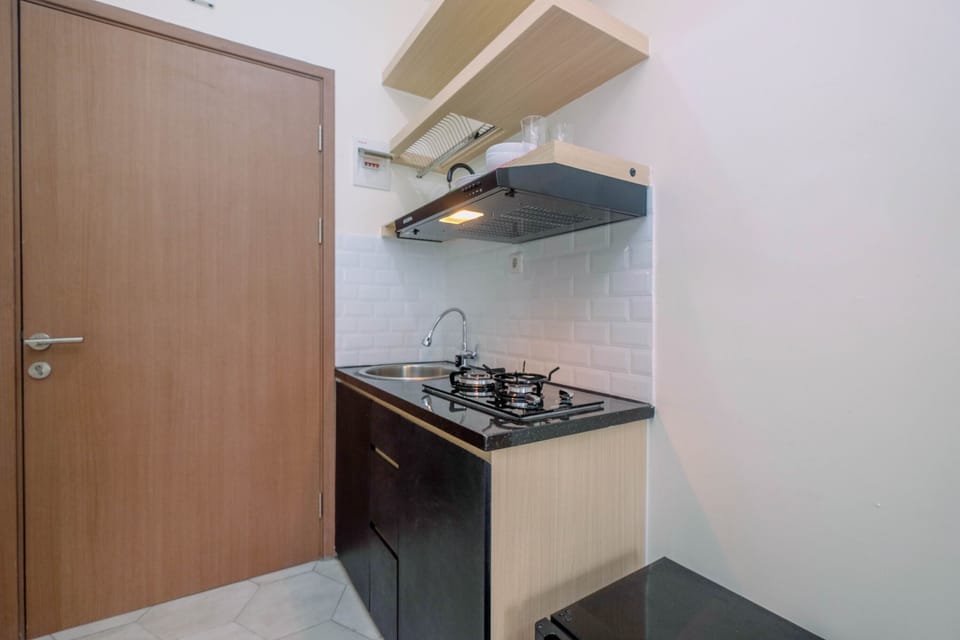 Room | Private kitchen | Fridge, stovetop, cookware/dishes/utensils