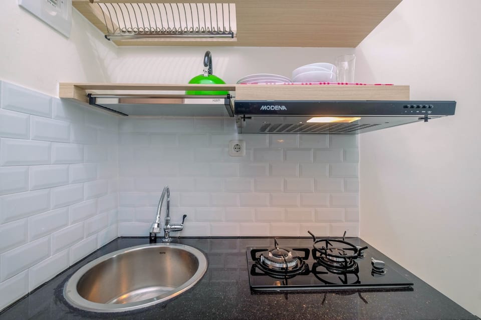 Room | Private kitchen | Fridge, stovetop, cookware/dishes/utensils