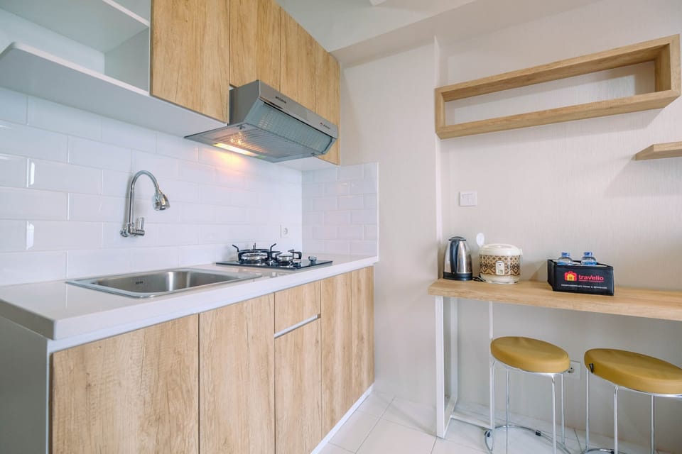 Room | Private kitchen | Fridge, stovetop, cookware/dishes/utensils