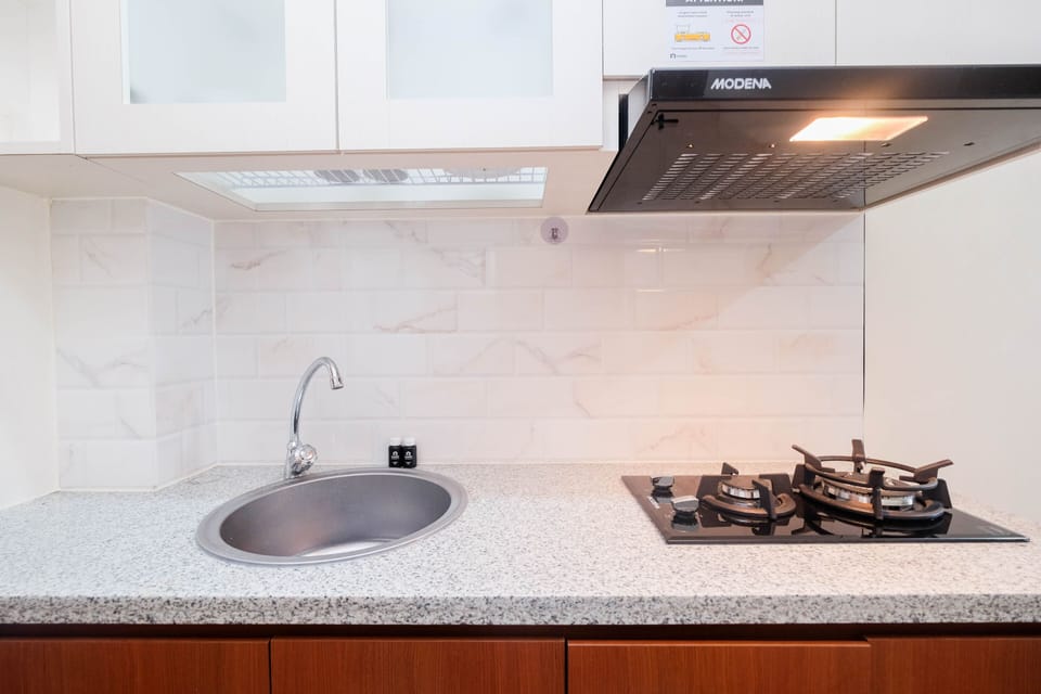 Room | Private kitchen | Fridge, stovetop, cookware/dishes/utensils