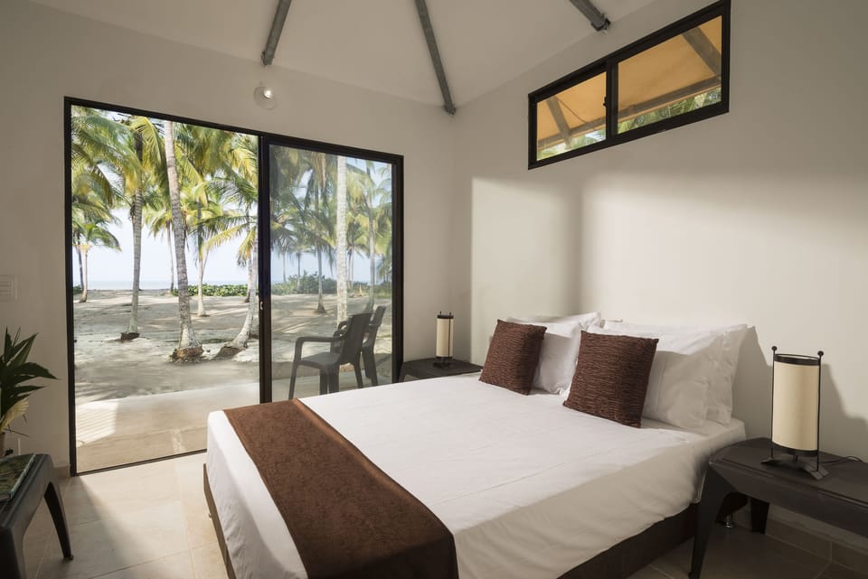In-room safe, bed sheets