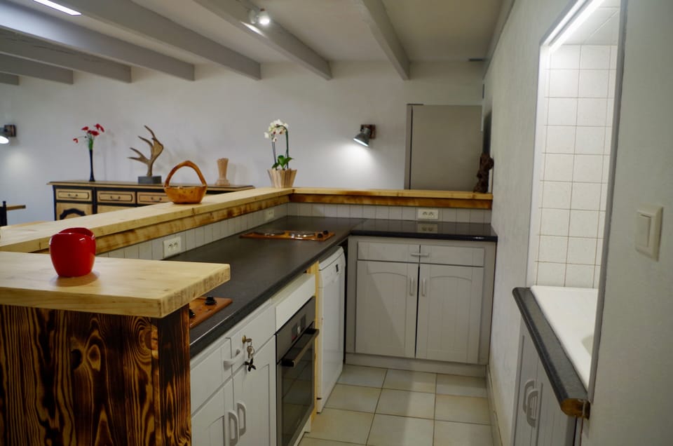Grand gite | Private kitchen | Full-size fridge, microwave, espresso maker, coffee/tea maker