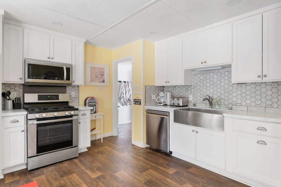 Full kitchen