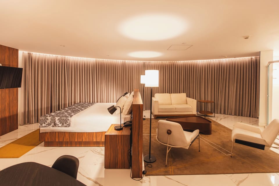 Presidential Room, 1 King Bed | Hypo-allergenic bedding, free WiFi, bed sheets