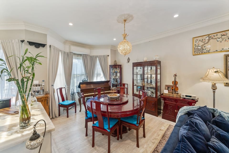 Chair, Furniture, Room, Indoors, Living Room