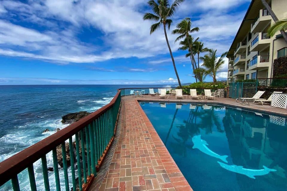 Beautiful Oceanfront Pool