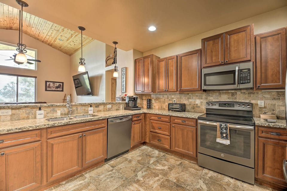 Fully Equipped Kitchen | Dishware & Flatware Provided