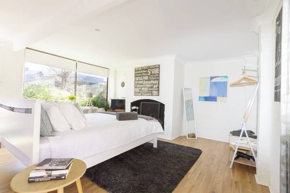 Queen bed, TV and plenty of room for a short or long term stay.