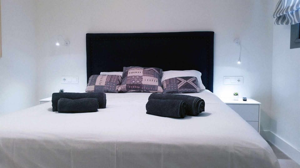 Bed,Bedroom