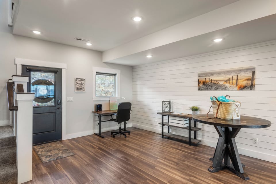 Entry with work desk