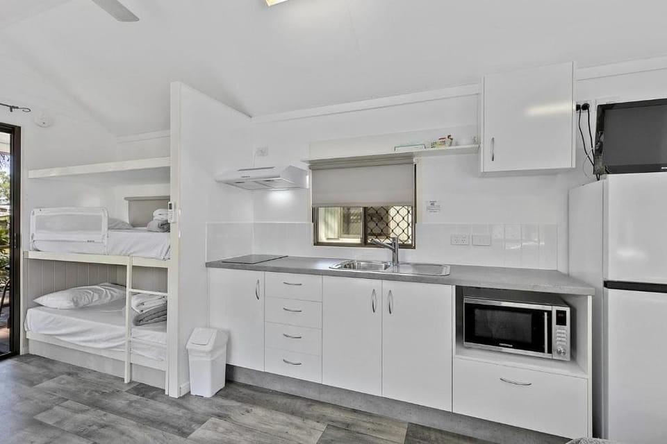 Deluxe Ensuite Cabin | Individually furnished, desk, soundproofing, iron/ironing board